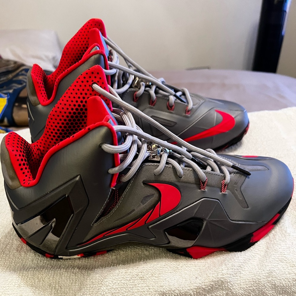 Nike LeBron 11 Elite Team. Size 12 Preowned - Picture 2 of 9